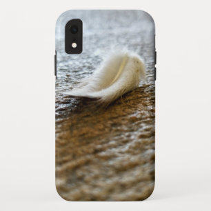 Minuscule étui de téléphone en plumes blanches