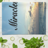 MIRACLES HAPPEN THEEDOEK (Gevouwen)