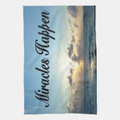 MIRACLES HAPPEN THEEDOEK (Verticaal)