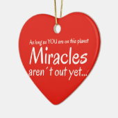 Mirakel citaat in rood en wit keramisch ornament (Links)