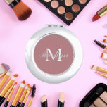 Miroir De Poche Dusty Rose Bridesmaid Initial et nom<br><div class="desc">Un miroir compact personnalisé pour votre femme de chambre ou femme de chambre d'honneur mariage qui a son nom et son initiale sur un arrière - plan de couleur rose à la mode et poussiéreuse. Modifier pour remplacer l'initiale et le nom. Sélectionnez votre style de miroir compact.</div>