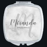 Miroir De Poche Écrivain Personnalisé De Script Moderne<br><div class="desc">Ajoutez une touche personnelle à votre mariage avec un cadeau de femme de chambre personnalisée. Ce design présente le nom personnalisé de la servante de pont dans le style de police de script moderne gris et monogramme dans le style de police de script moderne gris clair comme arrière - plan...</div>