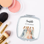 Miroir De Poche Femme d'honneur habille filles mariages<br><div class="desc">Des demoiselles d'honneur blondes en robes. Personnalisez et ajoutez le nom de votre servante. Script de style manuscrit noir.</div>