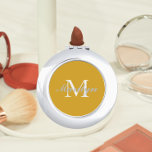 Miroir De Poche Monogramme de femme de Mariage doré jaune stylisé<br><div class="desc">Un miroir compact personnalisé pour votre femme de chambre ou femme d'honneur mariage qui a son nom et son initiale stylisés sur un arrière - plan de couleur jaune doré et tendance. Modifier pour remplacer l'initiale et le nom. Sélectionnez votre style de miroir compact. Disponible dans de nombreux modèles de...</div>