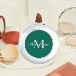 Miroir De Poche Monogramme de Mariage de Bridesmaid Emerald Green<br><div class="desc">Un miroir compact personnalisé pour votre femme de chambre ou femme d'honneur mariage qui a son nom et son initiale stylisés sur un arrière - plan vert émeraude tendance. Modifier pour remplacer l'initiale et le nom. Sélectionnez votre style de miroir compact.</div>