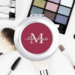 Miroir De Poche Monogramme de serveuse de vin rouge stylisé<br><div class="desc">Un miroir compact et personnalisé pour votre femme de chambre ou femme d'honneur mariage qui a son nom et son initiale stylisés sur un arrière - plan de couleur rouge vif et tendance. Modifier pour remplacer l'initiale et le nom. Sélectionnez votre style de miroir compact.</div>