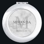 Miroir De Poche Monogramme et nom de la servante d'accueil personn<br><div class="desc">Ajoutez une touche personnelle à votre mariage avec le monogramme et le cadeau de nom personnalisé de la femme de ménage. Ce design présente le nom de la femme de ménage personnalisée avec titre et date mariage en gris et monogramme en gris clair comme arrière - plan, dans le style...</div>