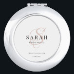 Miroir De Poche Rose Monogramme cadeau de la servante d'accueil pe<br><div class="desc">Ce mignon miroir cadeau de demoiselle d'honneur personnalisée comprend le nom de la demoiselle d'honneur personnalisée, le monogramme de calligraphie en couleur rose clair, le nom de la mariée et du marié, et la date du mariage. Vous pouvez changer facilement les couleurs de l'arrière - plan et des polices si...</div>