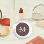 Miroir De Poche Taupe Stylisé Mariage Bridesmaid Monogramme<br><div class="desc">Un miroir compact personnalisé pour votre femme de chambre ou femme d'honneur mariage qui a son nom et son initiale stylisés sur un arrière - plan de couleur taupe tendance. Modifier pour remplacer l'initiale et le nom. Sélectionnez votre style de miroir compact.</div>
