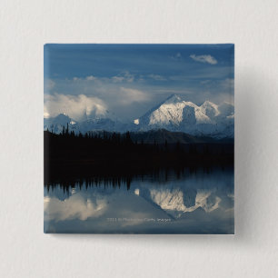 Mirror Lake Horizon met Forest & Snowy Mountains Vierkante Button 5,1 Cm