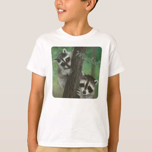 Mischief Raccoon boven een shirt (Voorkant)