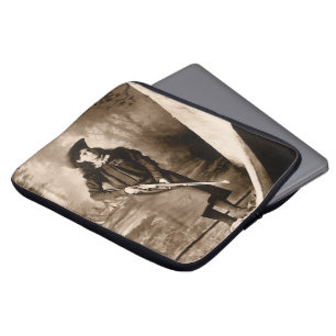 Miss Annie Oakley met Pistool,  fotoportret Laptop Sleeve