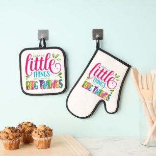 Misschien zijn de kleine dingen eigenlijk wel het  ovenwant & pannenlap set