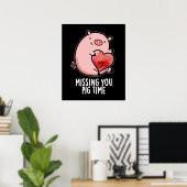Missing You Pig Time Funny Animal Pun Dark BG Poster (Thuiskantoor)