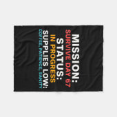 Mission Survive Day 67 Status In Progress Funny Qu Fleece Deken (Voorkant (Horizontaal))