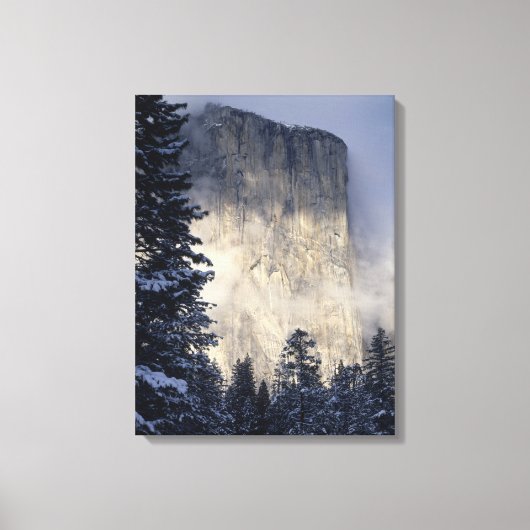 Mist Omhullende Berg 2 Canvas Afdruk (Voorkant)