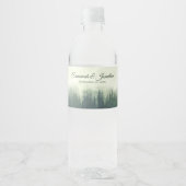 mistig groen dennenbos rustieke bruiloft waterfles etiket (Voorkant)