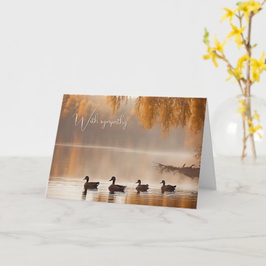 Misty herfstmeer met eenden sympathie kaart (Gele Bloem)
