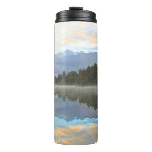 Misty Lake Trees Reflection Tranquil Natuur Foto Thermosbeker