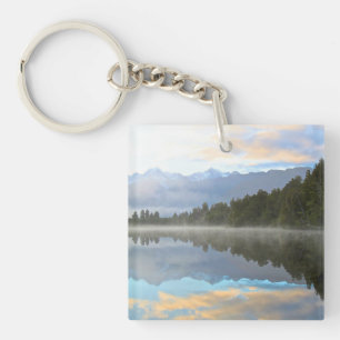Misty Lake Trees Reflection Tranquil Natuur Sleutelhanger