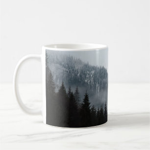Misty Mountain Forest: Schilderachtig landschap Ui Koffiemok