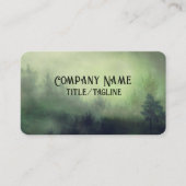 Misty pijnbomen in mist natuur landschap groen visitekaartje (Voorkant)