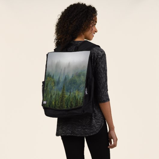 Misty pine trees forest landschap rugtassen (Gedragen)