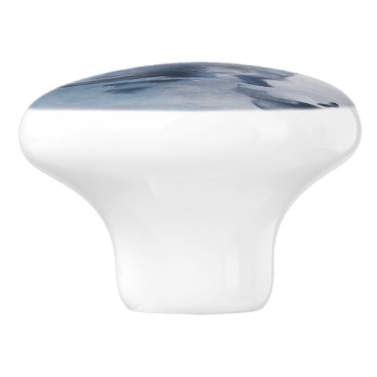 Misty Reflections | Moody Dusty Blue Swan op Lake Keramische Knop (Zijkant)