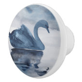 Misty Reflections | Moody Dusty Blue Swan op Lake Keramische Knop (Rechts)