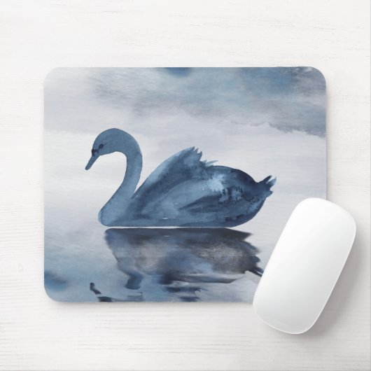 Misty Reflections | Moody Dusty Blue Swan op Lake Muismat (Met muis)