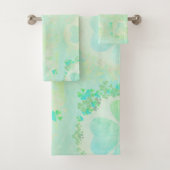 Misty Shamrocks Bad Handdoek (Insitu)