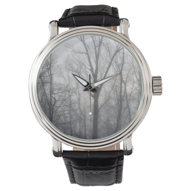 Misty Trees Gray Woodland Horloge (Voorkant)