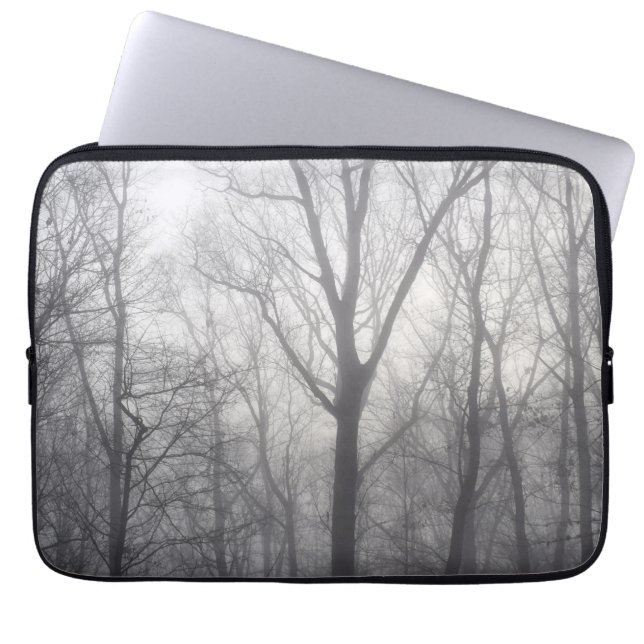 Misty Trees Gray Woodland Laptop Sleeve (Voorkant)