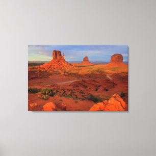 Mittens, Monument valley, AZ Canvas Afdruk