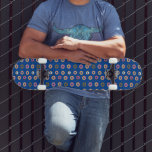 Mixte Donuts Nom du Motif Skateboard bleu<br><div class="desc">Skateboard avec Motif de conception de beignes,  Changez pour n'importe quel Arrière - plan de couleur</div>