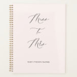 Mlle à Mme Wedding planner Calendrier Livre nuptia<br><div class="desc">Notre wedding planner propose des lettres romantiques pour un style minimaliste et chic - une façon parfaite de planifier tous les détails de votre mariage dans l'année précédant votre journée spéciale!</div>