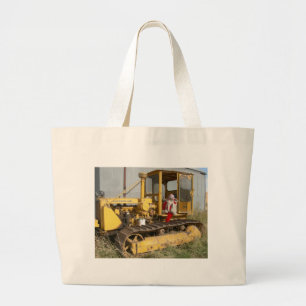 Mme Ella vérifie l'équipement agricole Grand Sac f