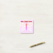 Mme Jones A Dit Pink Post-It Notes (Sur un bureau)