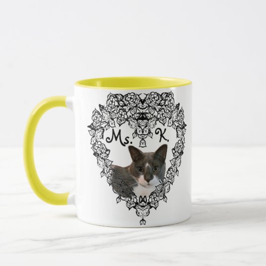 Mme Kitka Mug (Gauche)