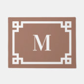 Mocha Brown en White Greek Key Border Monogram Deurmat (Voorkant)
