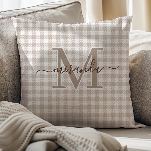 Mocha bruine geruite kussensloop met monogram kussen