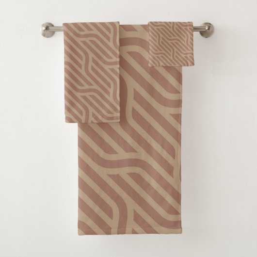 Mocha Mousse Brown Buffed Beige Wavy Line Pattern Bad Handdoek (Insitu)