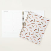 Mocha Mousse Feathers Planner (Devant avec enveloppe)