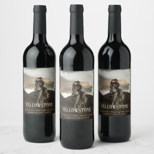 Mockup Yellowstone Western Custom Wine Étiquettes (Bouteilles)