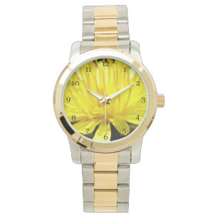 Mode afbeelding met geel andelionbloemmacro horloge