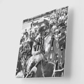 Mode Alert wint Schuylerville Vierkante Klok (Hoek)