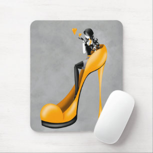 Mode diva in gele stiletto muismat