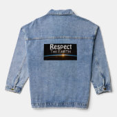 Mode met een Purpose Outside-World Style Denim Jacket (Achterkant)