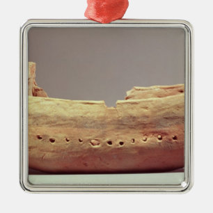 Model van een boot met een hoog benedendek metalen ornament