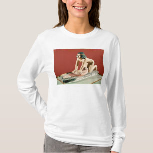 Model van een vrouw die graan fijnmaakt, het Oude  T-shirt